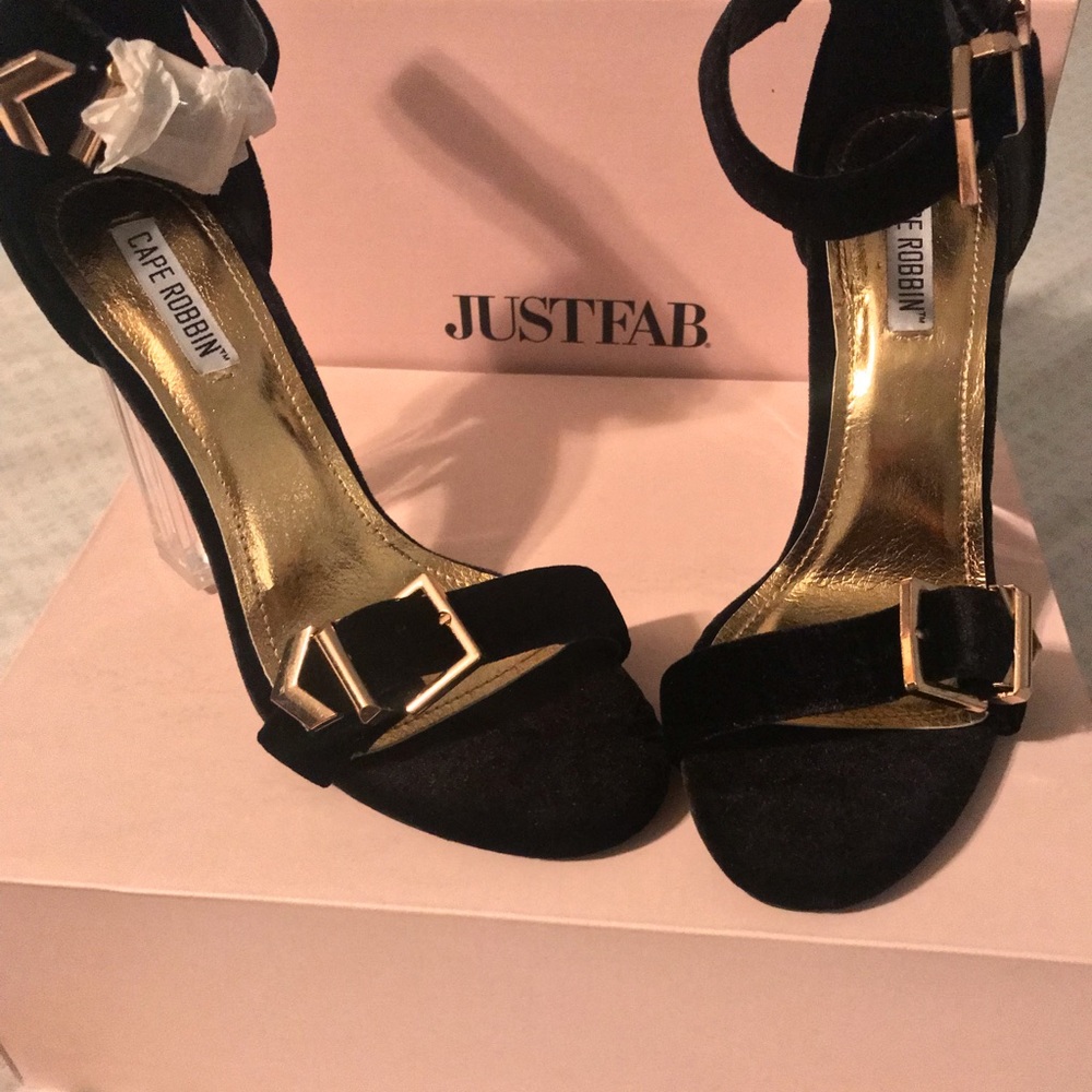 Heels - Picture 4 of 4